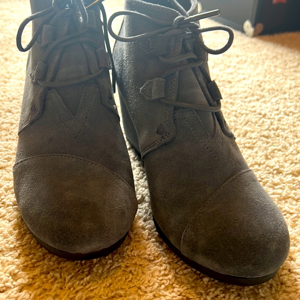 Women’s Size 11 Grey Suede Booties